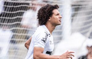 Elenco do Santos não cobrou diretoria, diz Arão