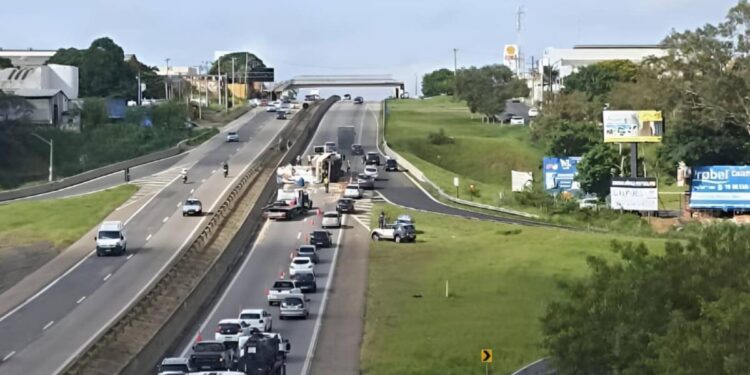 Caminhão com fertilizantes