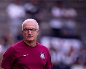 Dorival se mostra preocupado por 2026 e fala em rebaixamento