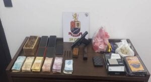 Mulher é presa e homem liberado após polícia apreender pistola, munições e materiais para drogas em Hortolândia
