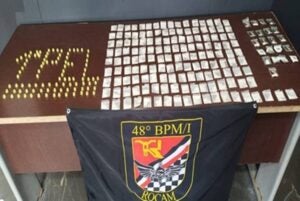 Mulher com tornozeleira eletrônica é presa por tráfico de drogas em Hortolândia