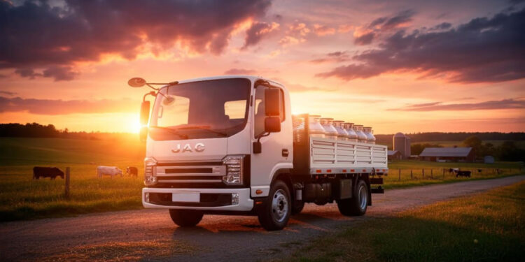 Caminhão JAC ao pôr do sol