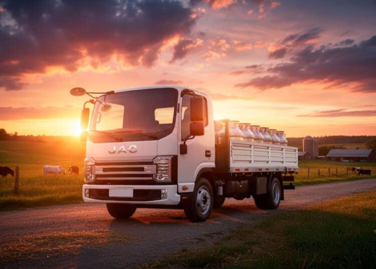 Caminhão JAC ao pôr do sol