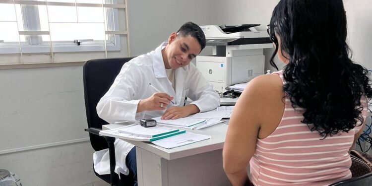 quatro novos médicos