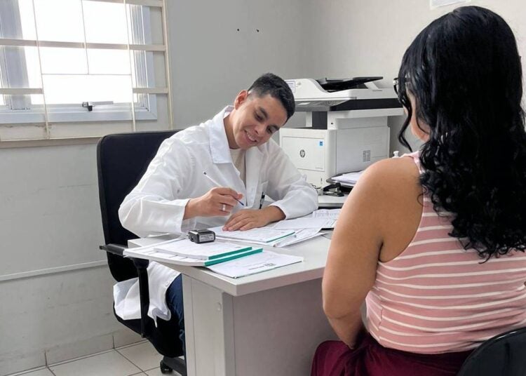 quatro novos médicos