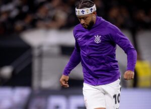 Dorival xinga e Memphis se irrita no final da partida de ida contra o Vasco