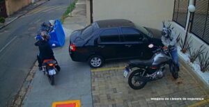 Dupla furta moto em frente a condomínio no Jd. Nossa Senhora da Penha