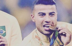 Ex-Barcelona e campeão com o Brasil encerra a carreira com 32 anos
