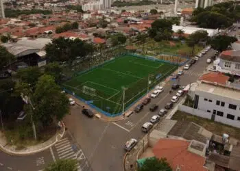 Campo de futebol society no Jd. Santa Clara