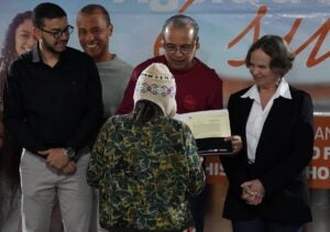 Hortolândia entrega mais 74 títulos de regularização fundiária no Jardim Boa Esperança