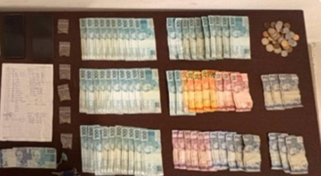 esquema de coleta de dinheiro