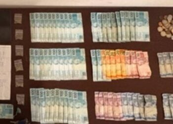 esquema de coleta de dinheiro