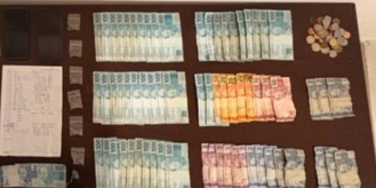 esquema de coleta de dinheiro