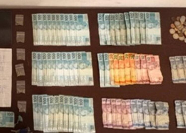 esquema de coleta de dinheiro