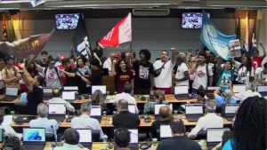Protesto invade sessão do Conselho Universitário da Unicamp e paralisa votação