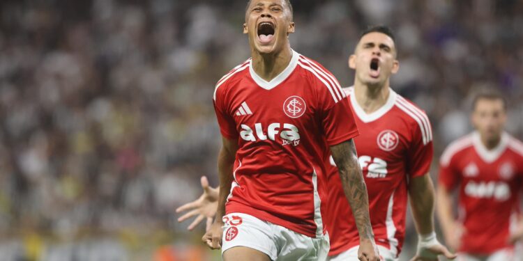 Santos Internacional Vitinho