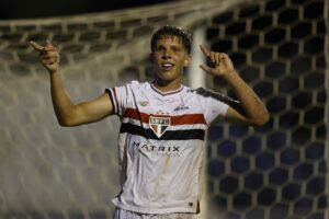 São Paulo goleia Operário e avança 100% na Copinha