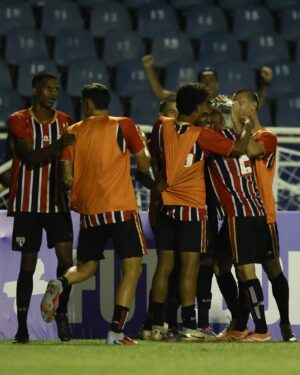 Nos pênaltis, São Paulo passa por Bragantino e chega às quartas