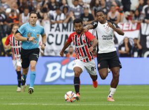 Novo presidente do São Paulo acompanha delegação no clássico