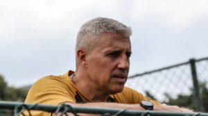 Hernán Crespo abre o jogo sobre eventual saída de Marcos Antônio