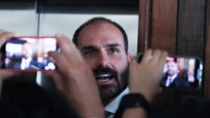 Retorno imediato de Eduardo Bolsonaro à PF é determinado após cassação