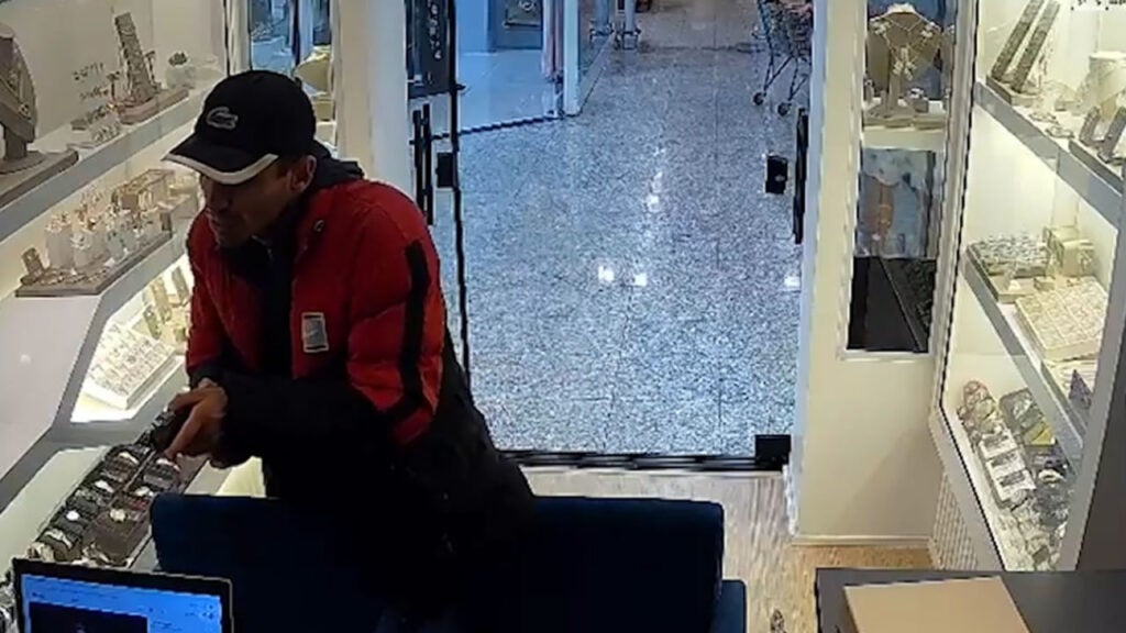 Joalheria é alvo de assaltos armados recorrentes em supermercado de Sumaré