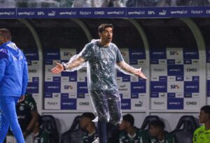 Abel Ferreira se recusa a responder sobre Arias e Almada