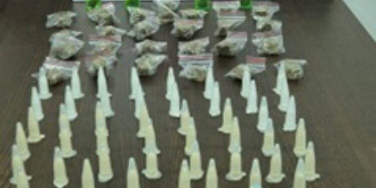 Homem suspeito de tráfico de drogas