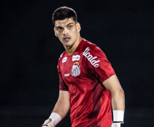 Santos: Gabriel Brazão se mostra irritado com vacilo no fim