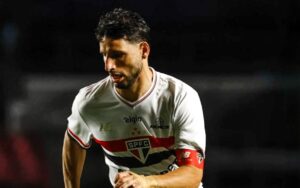 Calleri no Flamengo? Presidente desconversa