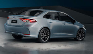 Toyota lança Corolla GLi Hybrid por R$ 128 mil e mira disputa direta com sedãs chineses