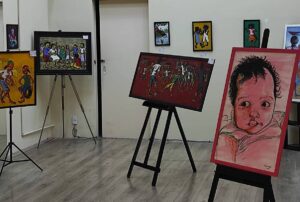 Exposição gratuita “Brincadeiras de crianças” no Shopping Hortolândia resgata memórias da infância