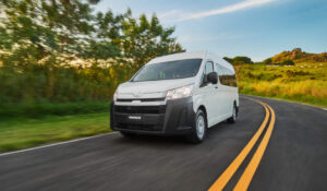 Nova Toyota Hiace Furgão chega ao Brasil e acirra disputa entre vans com foco em logística e frotistas
