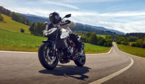 Honda CB 750 Hornet volta ao Brasil com motor moderno e eletrônica avançada para enfrentar a MT-07