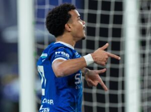 Atacante reduz pedida para fechar com o Corinthians
