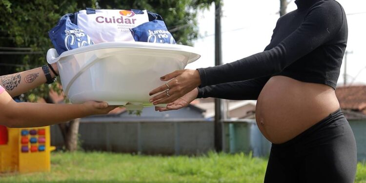 entrega de kits para gestantes
