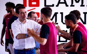 Marcelo Paz rasga elogios ao Corinthians: ‘Ambiente feliz e com estrutura’