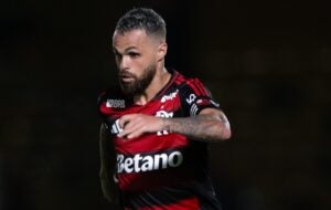 Vem para o Santos? Michael fica livre no mercado