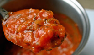 Anvisa determina recolhimento de molho de tomate e suplementos alimentares por risco à saúde