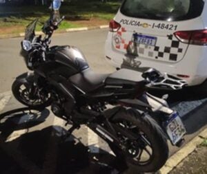 Adolescente é apreendido por possível furto de motocicleta após perseguição em Hortolândia