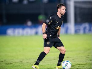 Pedro Milans fecha com o Corinthians