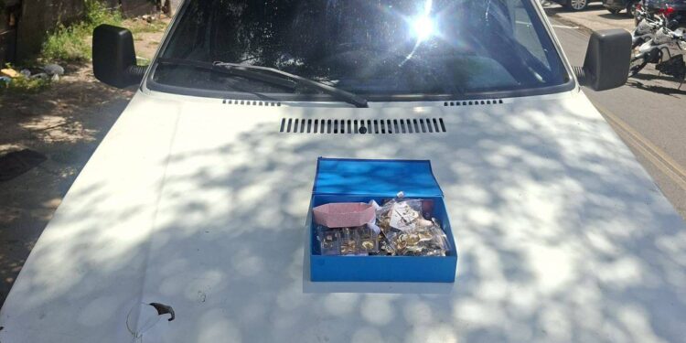 Mulher é presa no Pq. Pavan, suspeita de estar envolvida em roubo de residência