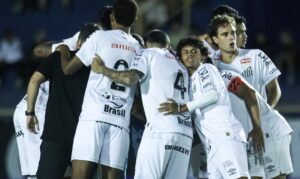 Santos é castigado no contra-ataque e é eliminado na Copinha