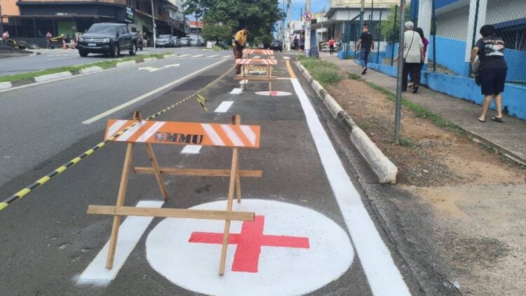 reforço em sinalização viária