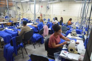 Hortolândia inicia distribuição de uniformes escolares para 25 mil alunos da rede municipal