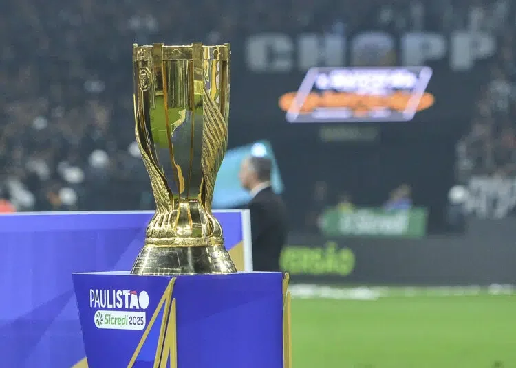 Saiba como assistir a todos os jogos no Brasil neste domingo (15)