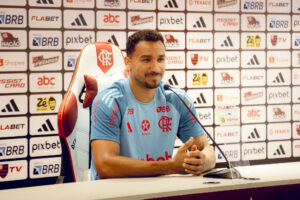 Danilo do Flamengo se manifesta sobre Vini após fala polêmica de Filipe