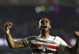 André Silva está apto a voltar a jogar pelo São Paulo