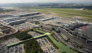 Drones paralisam Aeroporto de Guarulhos por 3 horas e afetam mais de 50 voos