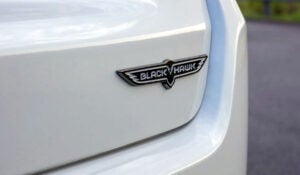 Jeep Compass Blackhawk Flex 2026 estreia com motor potente e aposta no etanol para conquistar brasileiros